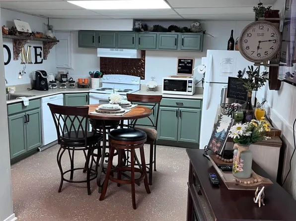 403 Mountain Ave, West Jefferson, NC 28694