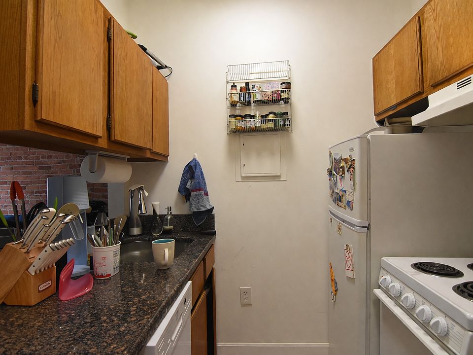 2nd image of 47 Hemenway St #6