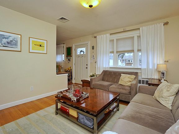 4th image of 176 Atlantic Ave