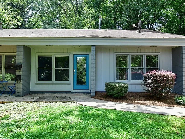 326 Mathews Ave #B — Photo 1