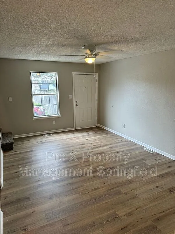 2 bed, 1.5 bath, 959 sqft, $945 — Photo 3