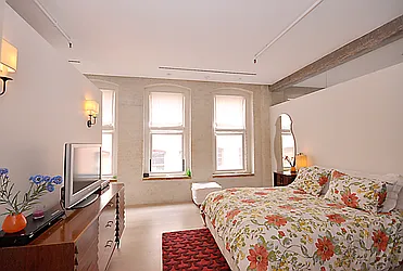 Sold by Yael Dunsky Real Estate