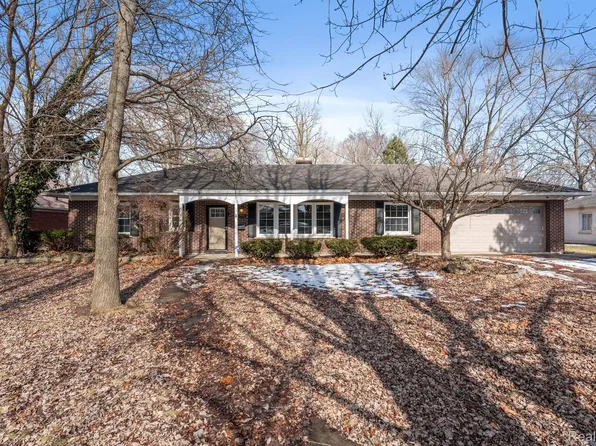 19081 Collinson Ave, Eastpointe, MI 48021