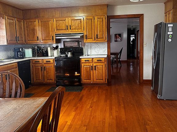 5th image of 412 Orchard Ave