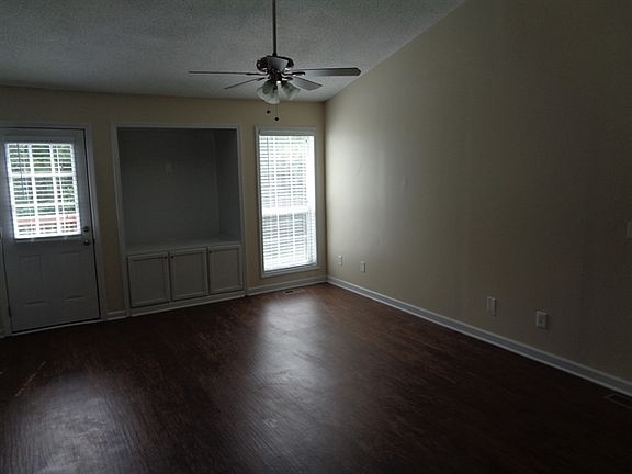 3rd image of 6015 Daffodil Dr
