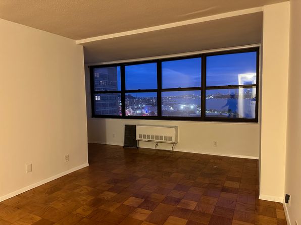 7002 Boulevard East APT 15B