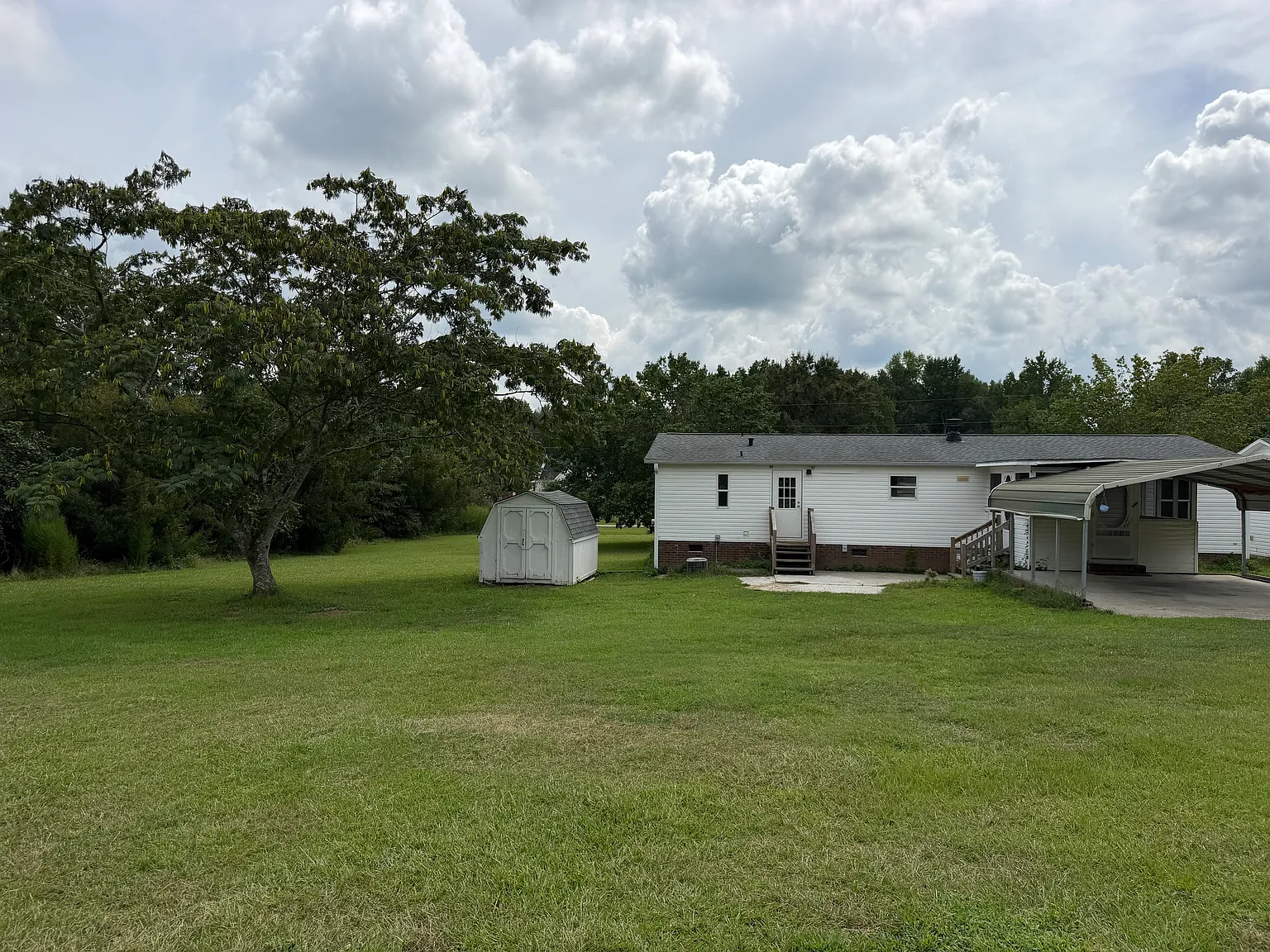 3 bed, 1357 sqft, $1,800 — Photo 2