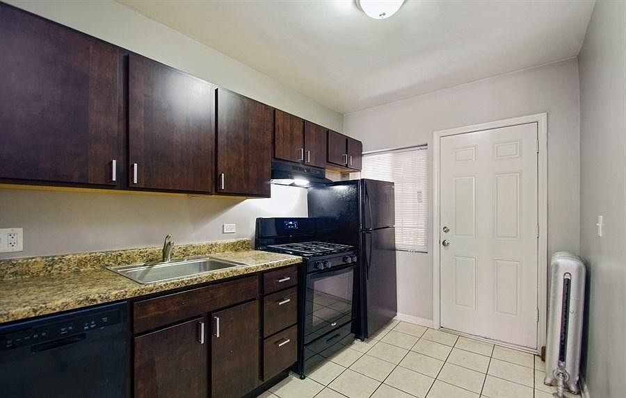 1st image of 1338 W Argyle St #48.5