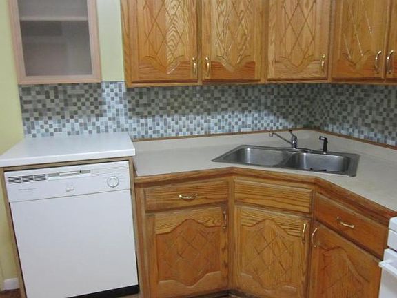 4th image of 3018 N Haussen Ct