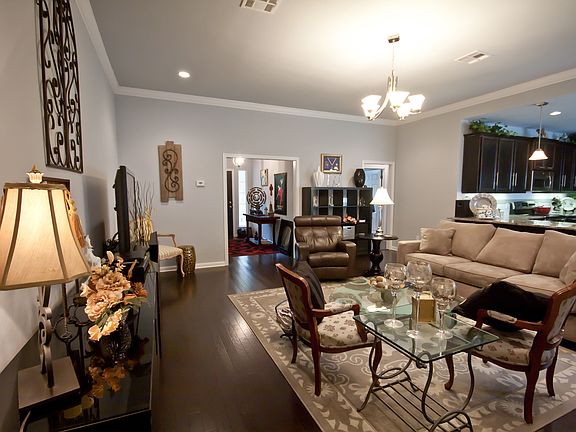5th image of 819 S Avenue K