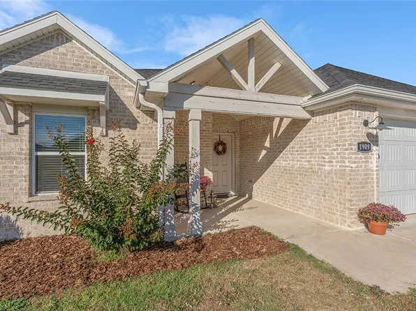 1909 E Hudson Dr, Siloam Springs, AR 72761