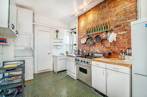 Sold by Compass | media 5