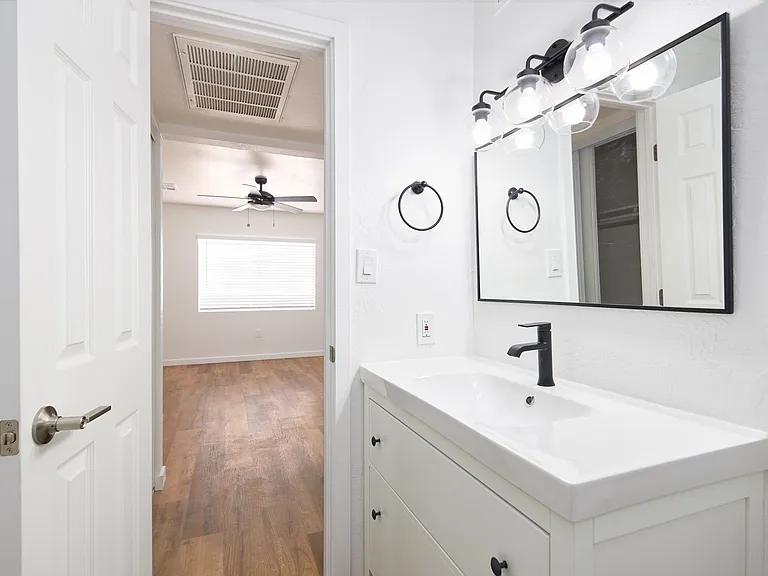 4412 N 13th Pl — Photo 14