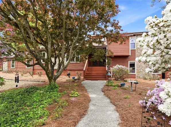 4228 Cove Ct NE, Marietta, GA 30067