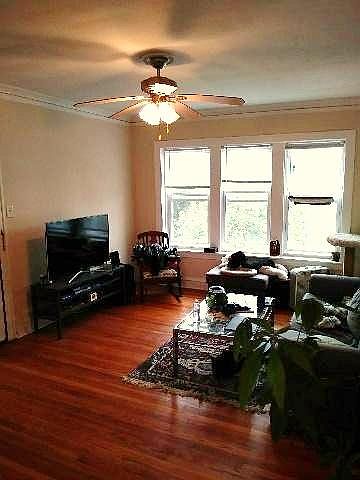 Bright and spacious Living Room