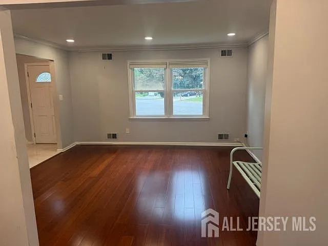3 bed, 2.0 bath, 1464 sqft, $3,650 — Photo 4