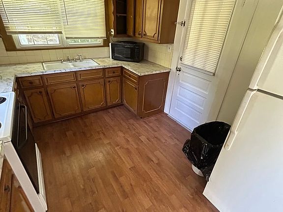 4th image of 1183 Rainbow Rd