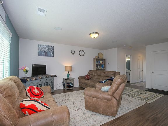 4th image of 11610 NE 131st Pl