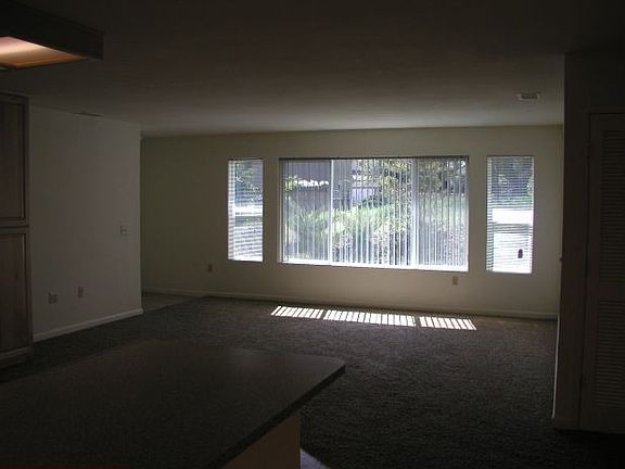 3rd image of 2842 Pine Creek Ct