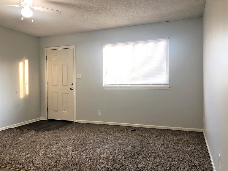 536 Buttinger Pl — Photo 2