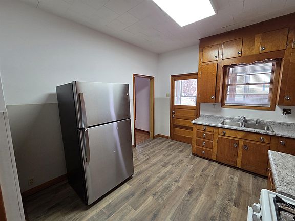 3rd image of 2121 Walnut St