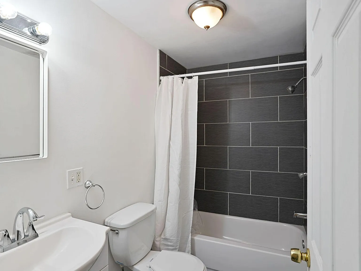 4 bed, 2.0 bath, 1200 sqft, $970 — Photo 4