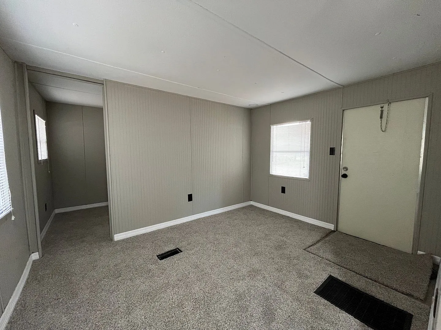 2/1 Super Cute Newly Remodeled — Photo 3