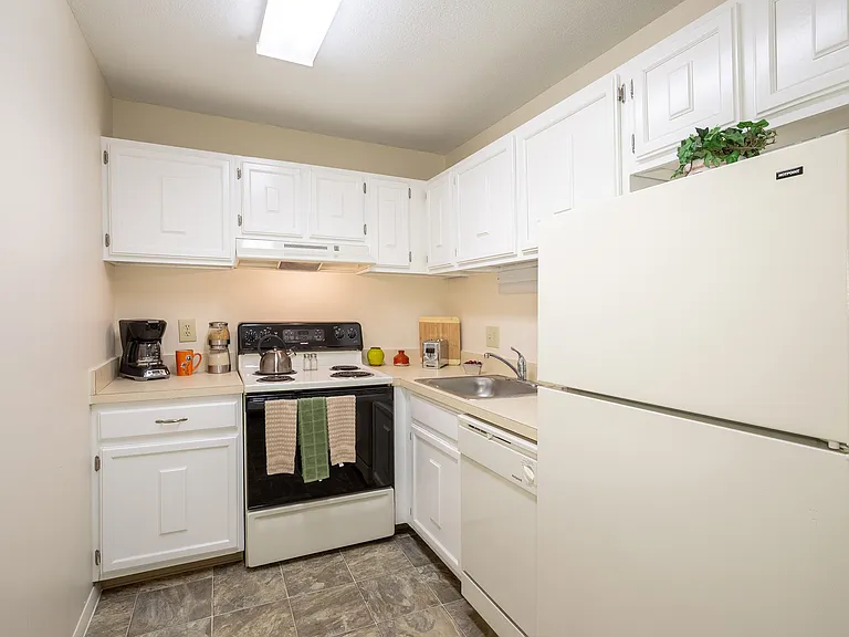 Montcalm Heights Apartments — Photo 9