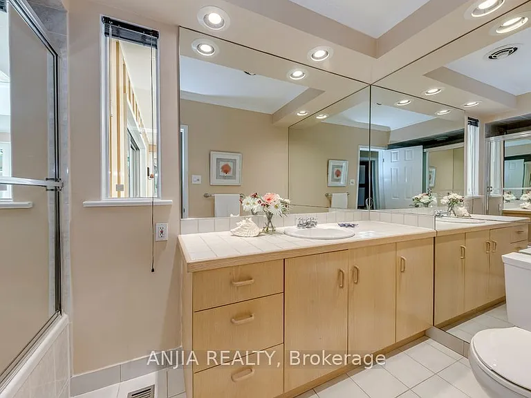 2419 Lionheart Cres — Photo 23