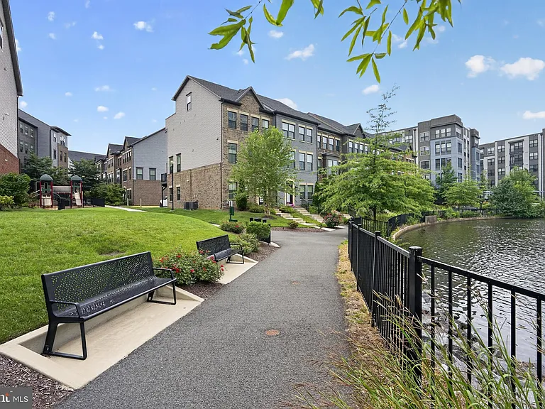 13246 Lake Woodland Way #5A — Photo 40