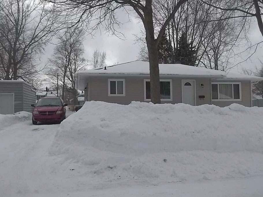1st image of 901 Mangin Ave