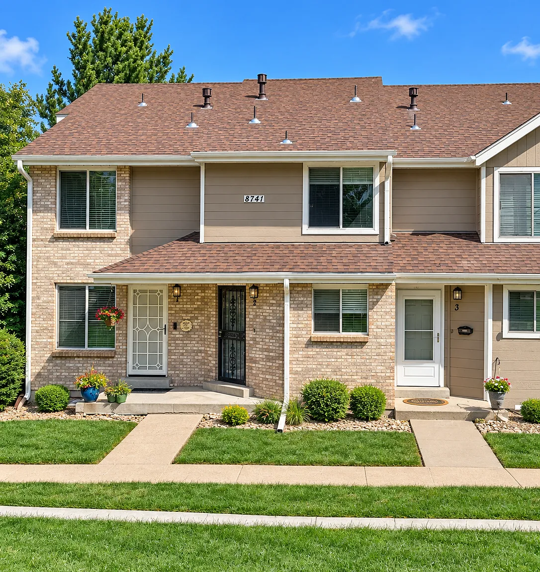 2 bed, 1.5 bath, 1039 sqft, $2,050 — Photo 1