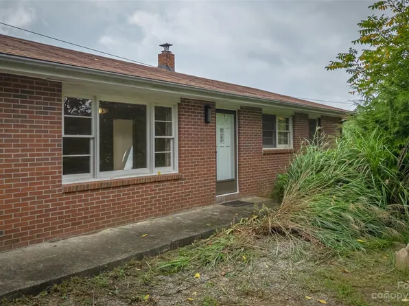 40 John Delk Rd, Hendersonville, NC 28792
