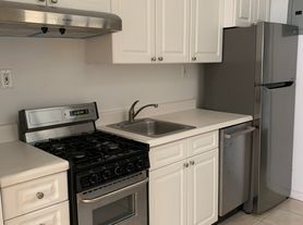 215 E 88th St, New York, NY