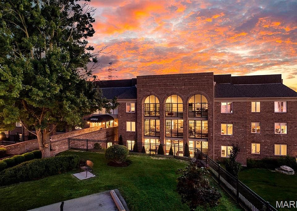 1st image of 14300 Conway Meadows Ct E APT 303