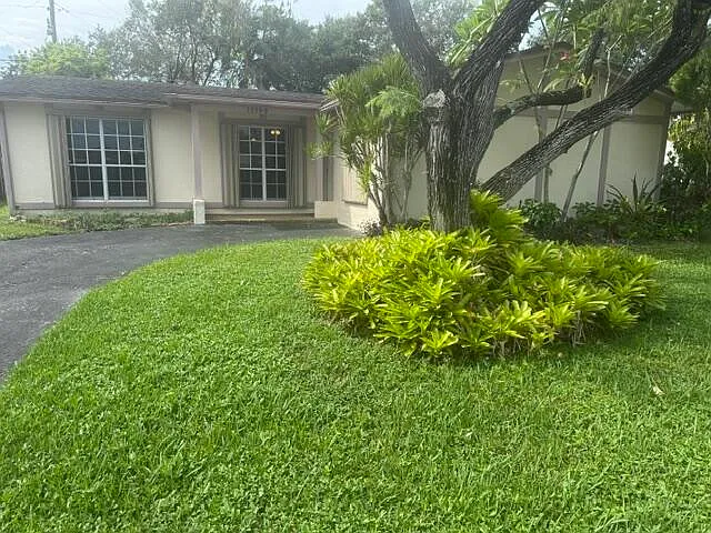 3 bed, 2.0 bath, 1036 sqft, $3,500 — Photo 2