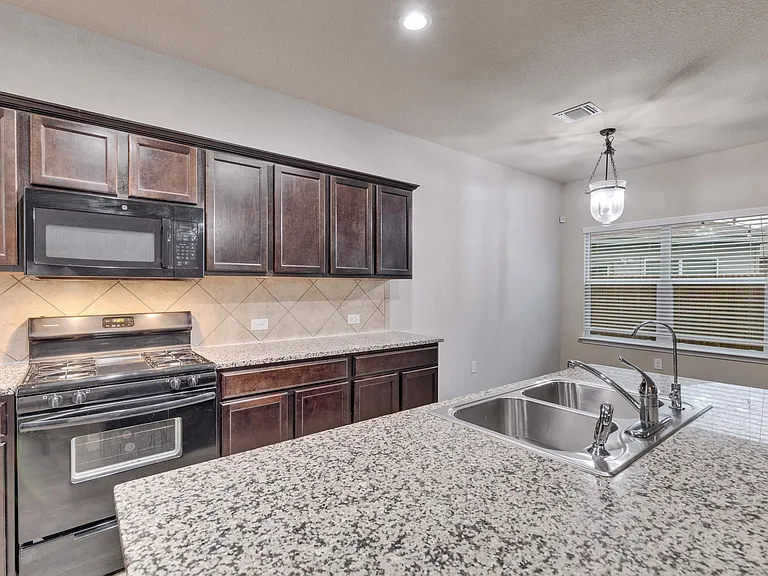 14910 Jolynn St — Photo 4