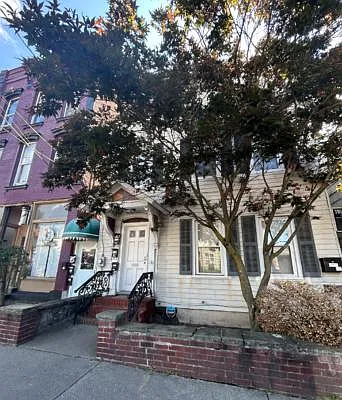 136 Front St