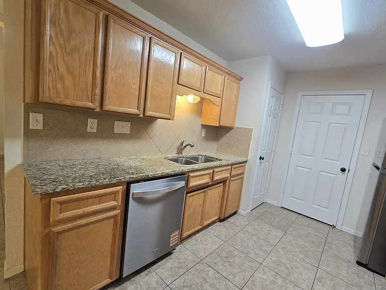 5705 Mandalay — Photo 9