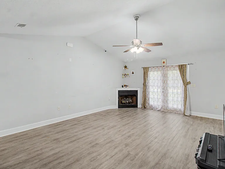 10179 Highway 196 W — Photo 4