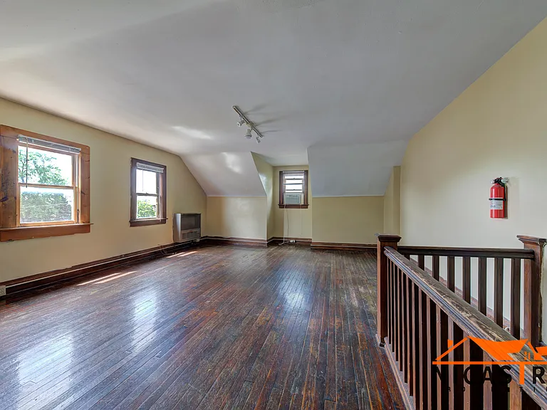 1638 Indianola Ave — Photo 7