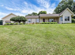 8600 Honeysuckle Ln, Dresden, OH 43821