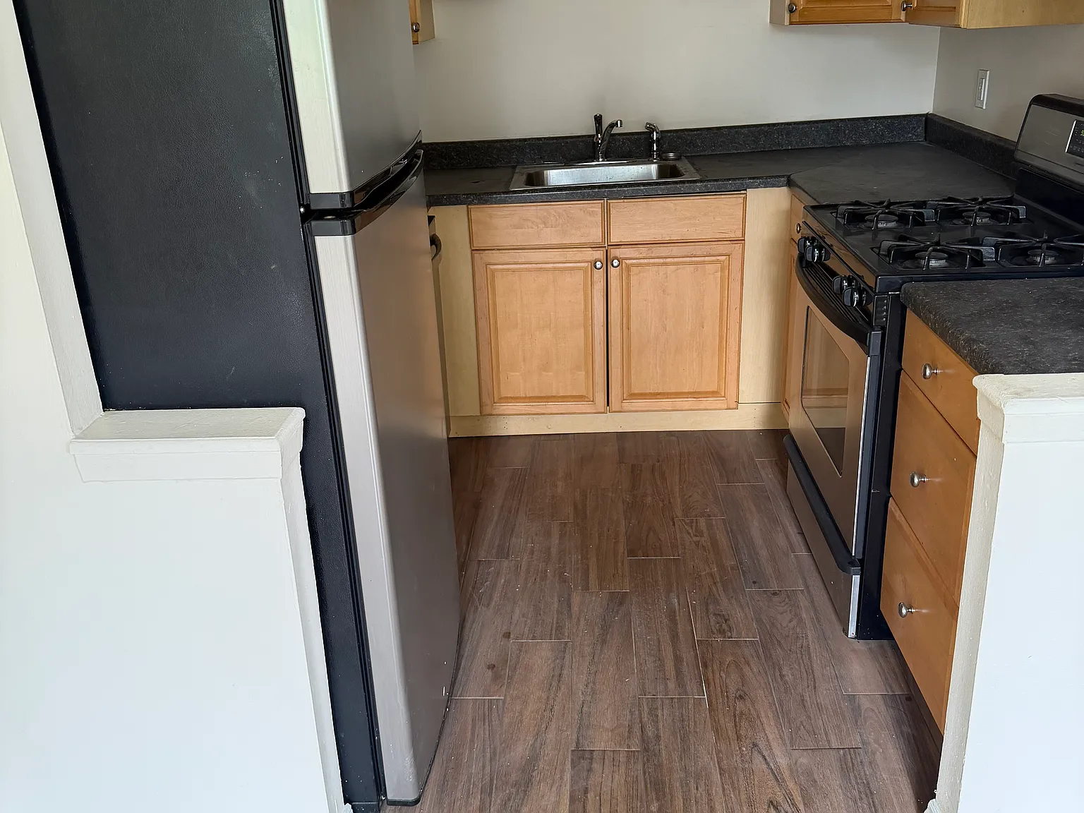 1 bed, 700 sqft, $2,100 — Photo 2