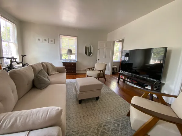2827 Dumbarton St NW, Washington, DC 20007