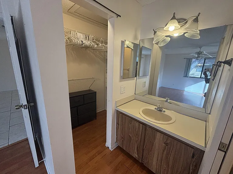 110 SE 7th St #5 — Photo 18