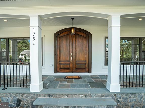 3rd image of 1751 Pimmit Dr