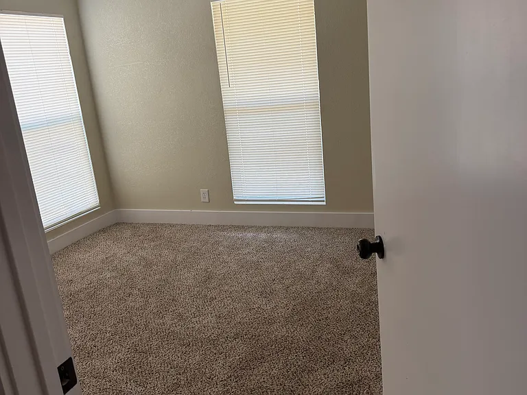 1033 E Mulkey St — Photo 9