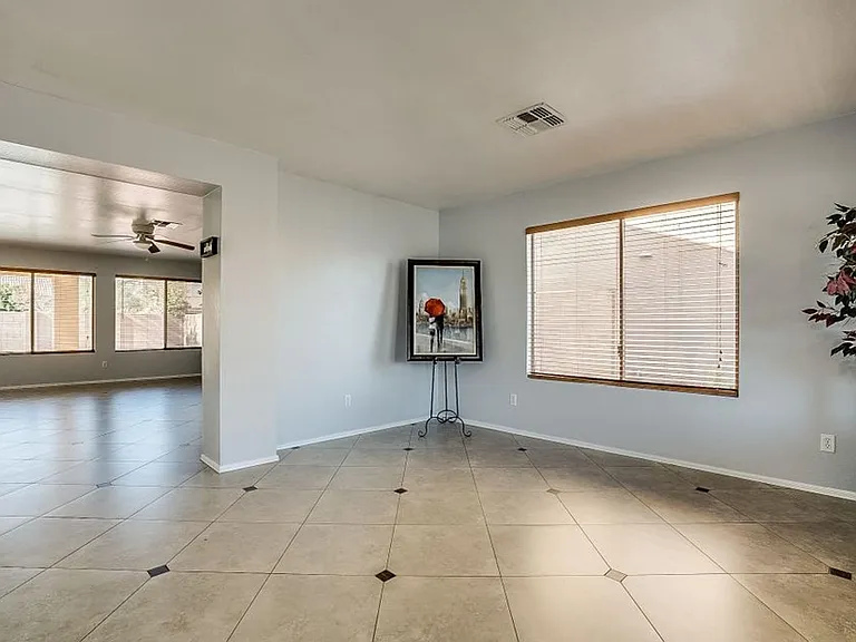 3116 W Pleasant Ln — Photo 10