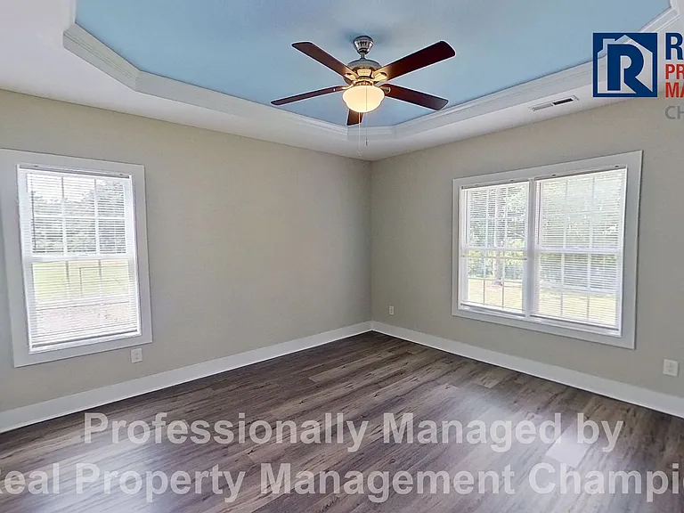 305 Cypress Ave — Photo 10