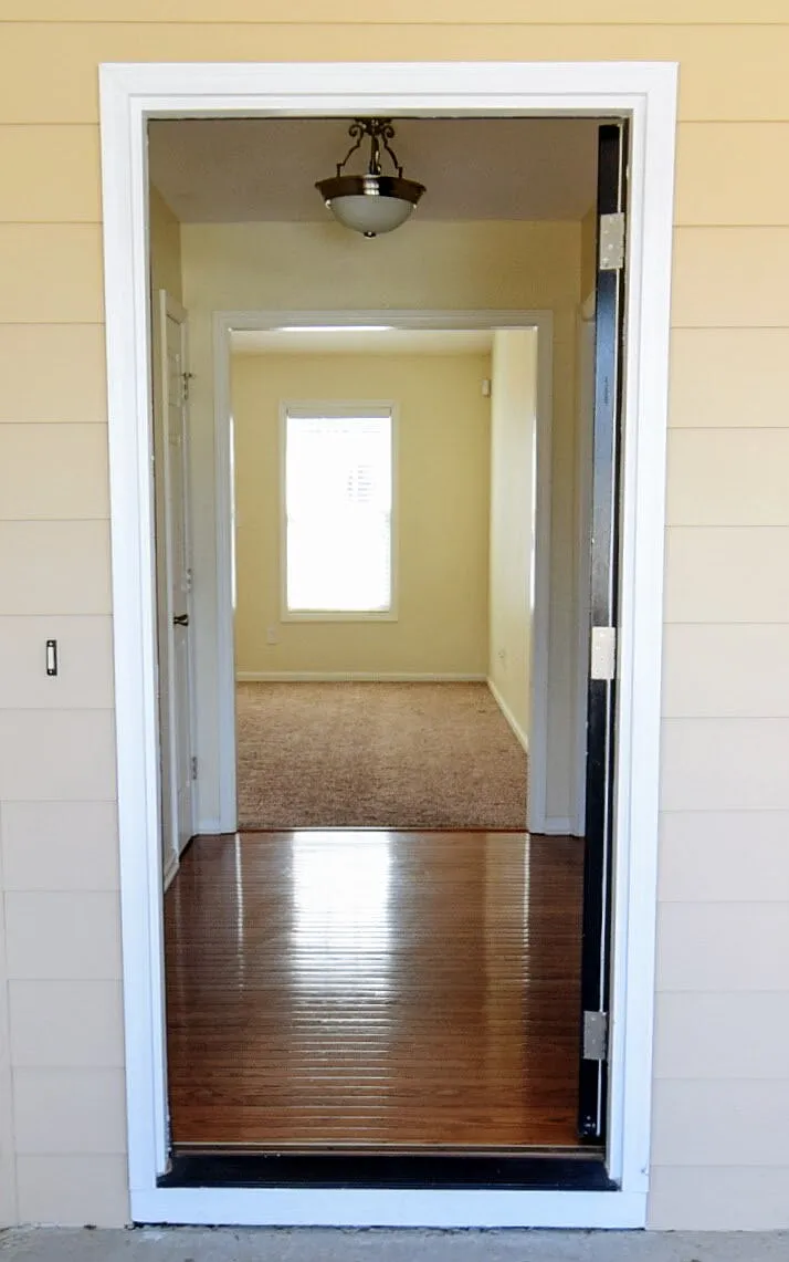 3 bed, 2.0 bath, 1987 sqft, $1,900 — Photo 2